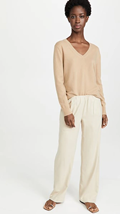Vince Weekend V-neck Cashmere Sweater In Cam Camel