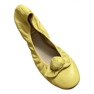 Pre-owned Valentino Garavani Leather Ballet Flats In Yellow