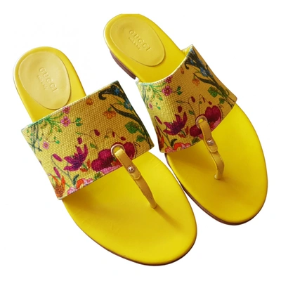 Pre-owned Gucci Leather Flip Flops In Yellow