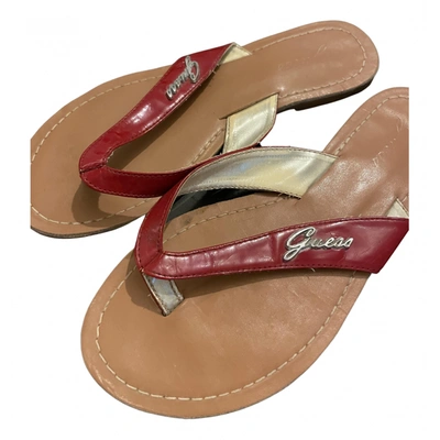 Pre-owned Guess Leather Flip Flops In Red