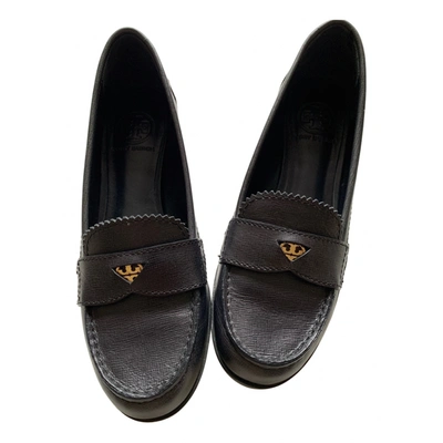 Pre-owned Tory Burch Leather Flats In Navy