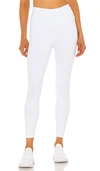Alo Yoga 7/8 High-waist Airbrush Performance Leggings In White