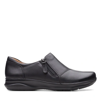 Clarks Appley Zip In Black