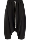 Alchemy Dropped-crotch Knee-length Shorts In Schwarz