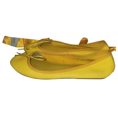 Pre-owned Anna Baiguera Leather Ballet Flats In Yellow