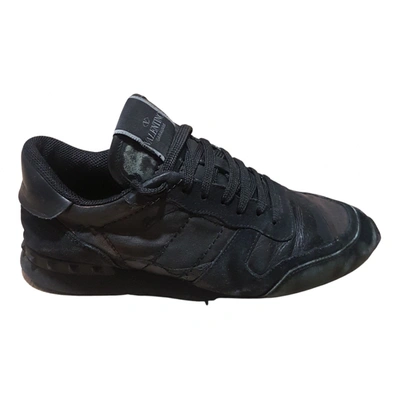Pre-owned Valentino Garavani Rockrunner Leather Low Trainers In Black