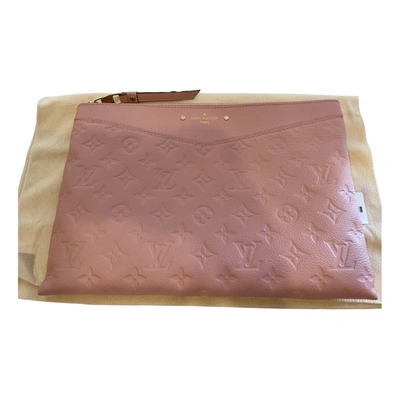 Pre-owned Louis Vuitton Pallas Leather Clutch Bag In Pink