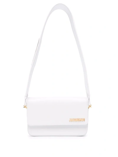 Jacquemus Le Carinu Logo-plaque Shoulder Bag In White