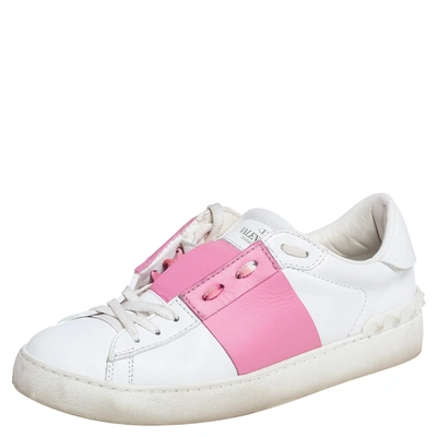 Pre-owned Valentino Garavani White/pink Leather Rockstud Color Block Low Top Sneakers Size 39
