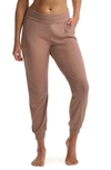 Commando Luxury Rib Jogger Pants In Mushroom