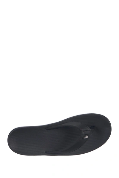 Nike Bella Kai Flip-flop In 002 Black/white