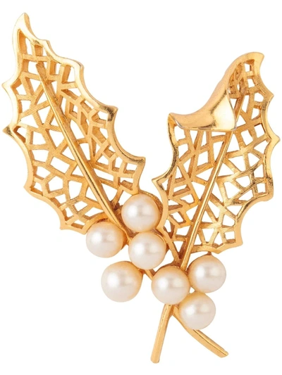 Pre-owned Susan Caplan Vintage 1960s Faux-pearl Leaf Brooch In Gold