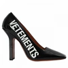 VETEMENTS PATENT LEATHER PUMPS WITH LOGO,WA52HE100B/2411
