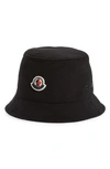 MONCLER LOGO PATCH BUCKET HAT,G20933B0001757843