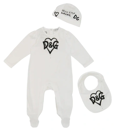 Dolce & Gabbana Baby印花连身衣、围兜与帽子套装 In White