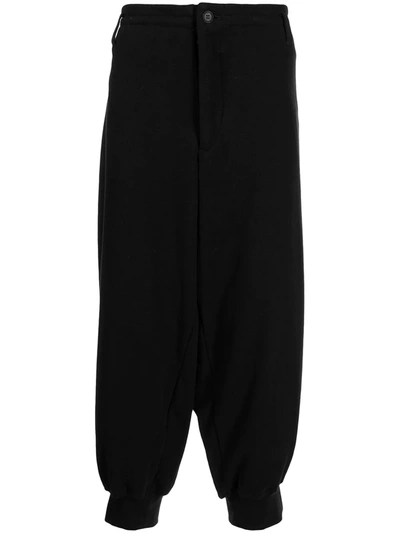 Yohji Yamamoto Drop-crotch Cropped Trousers In Schwarz