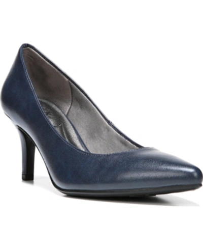 Lifestride Sevyn Pumps In Lux Navy Faux Leather
