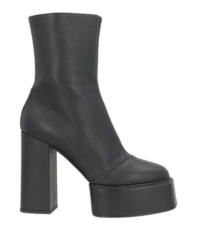 3juin Ankle Boots In Black