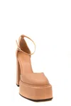 3juin Zapatos De Salón - Camel In Brown