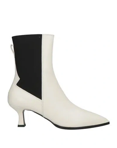 3juin Woman Ankle Boots Ivory Size 10 Leather In White
