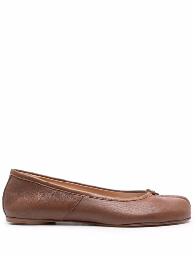 Maison Margiela Tabi Leather Ballet Flats In Brown