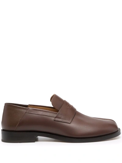 Maison Margiela Tabi-toe Polished-finish Loafers In Brown