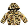 VERSACE YOUNG VERSACE PIUMINO STAMPA BAROCCA IN NYLON CON CAPPUCCIO,10005571A013645B000