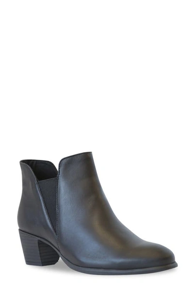 Munro Jackson Bootie In Black Leather