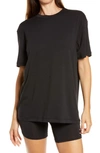 Skims Black Stretch Boyfriend T-shirt In Onyx