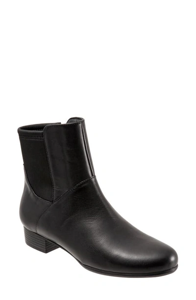 Trotters Magnolia Leather Bootie In Black