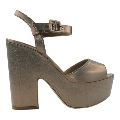 Pre-owned Le Silla Patent Leather Sandal In Gold