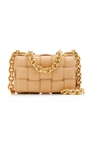 Bottega Veneta The Chain Cassette Padded Leather Shoulder Bag In Neutral