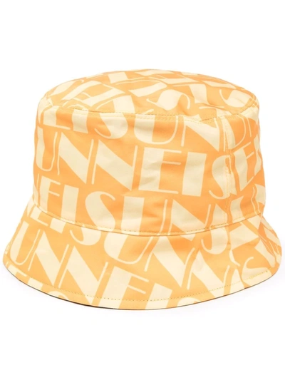 Sunnei Logo-print Reversible Bucket Hat In Gelb