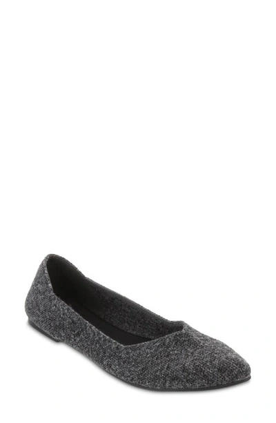Mia Kerri Pointed Toe Flat In Charcoal