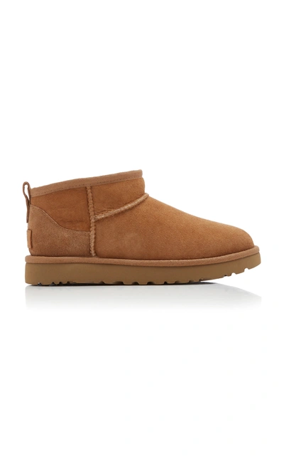 Ugg 10毫米classic Ultra Mini剪羊毛靴子 In Chestnut