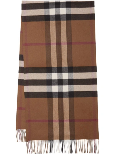 Burberry Giant Check羊绒围巾 In Brown,white,black