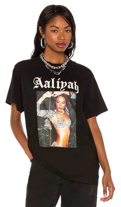 Aaliyah X Revolve Aaliyah T恤 – 丛林碎花 In Black