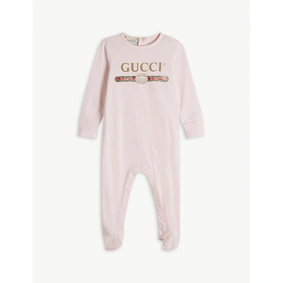 Gucci Pale Pink Vintage Logo-print Footed Cotton Baby Grow 0-24 Months 18-24 Months