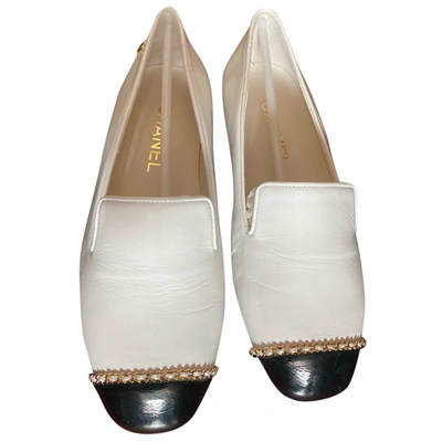 Pre-owned Chanel Patent Leather Flats In White