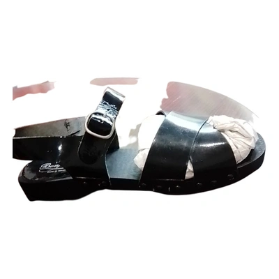 Pre-owned Bonpoint Patent Leather Sandals In Black