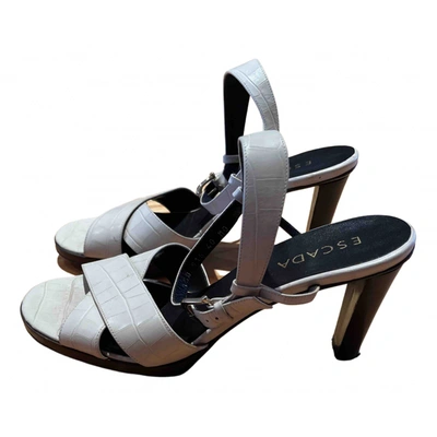 Pre-owned Escada Leather Sandals In Beige