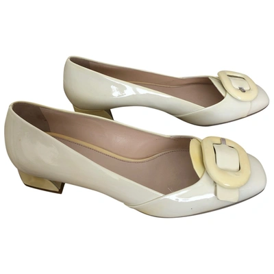 Pre-owned Prada Patent Leather Heels In White