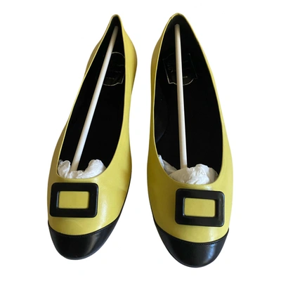 Pre-owned Roger Vivier Gommetine Leather Ballet Flats In Yellow