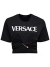 VERSACE CROPPED COTTON T-SHIRT WITH SAFETY PIN LOGO PRINT,10010071A01873 2B070