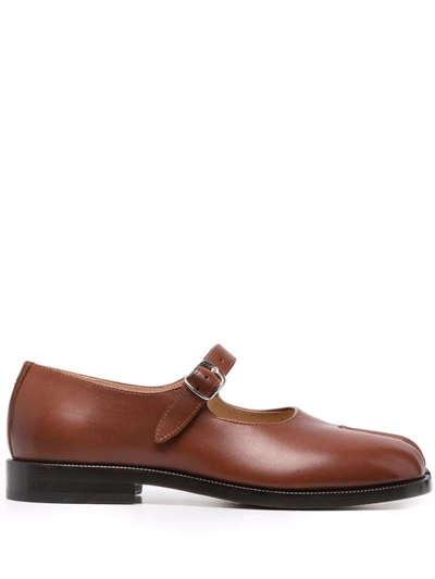 Maison Margiela Tabi Buckle Fastening Court Shoes In Brown