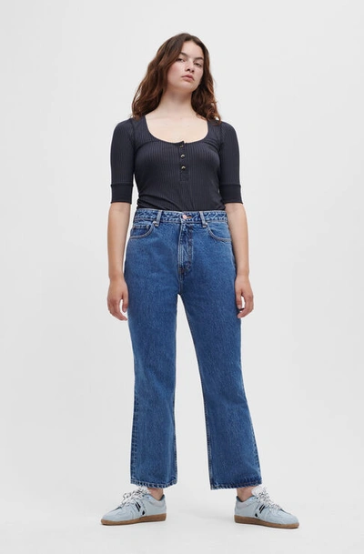 Ganni Rigid Denim Betzy Cropped Jeans In Mid Blue Stone