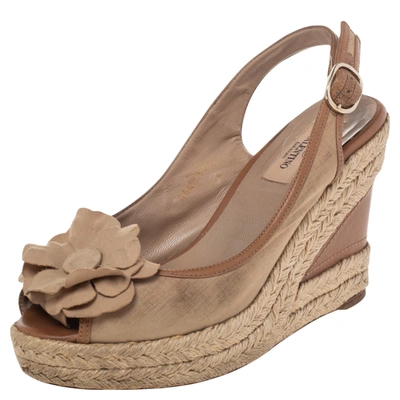 Pre-owned Valentino Garavani Beige Fabric And Leather Flower Platform Espadrille Wedge Slingback Sandals Size 37.5