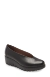 Wonders Lightweight Wedge Pump In Black Smooth Leather