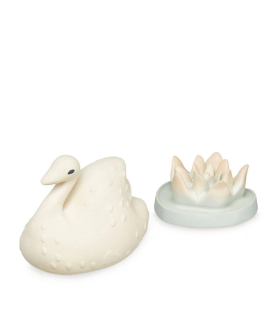 Cam Cam Copenhagen Swan And Waterlily Bath Toys In White