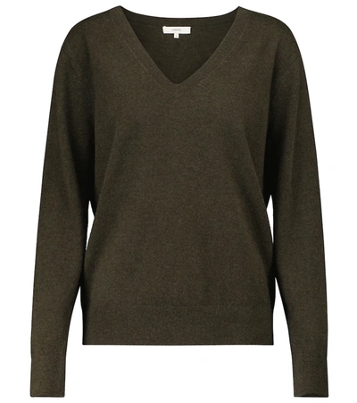 Vince Weekend V-neck Cashmere Sweater In 355dkp-dk Pine